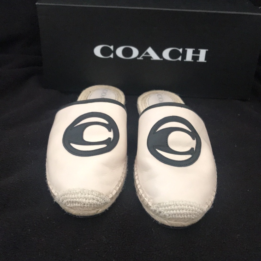 Coach - Picture 3 of 4